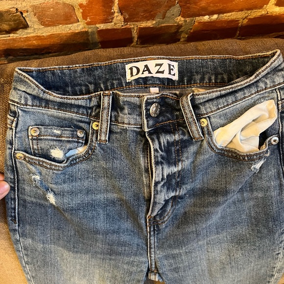 Women’s Daze torn Jeans size 24 - Picture 2 of 4